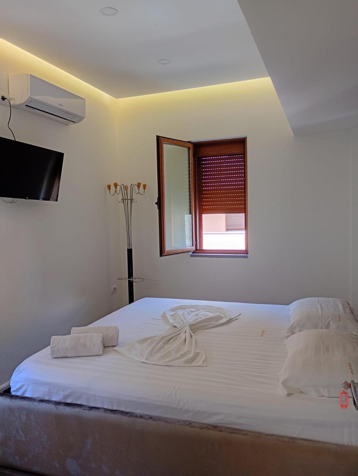 Boutique Artist Hotel ติรานา ภายนอก รูปภาพ