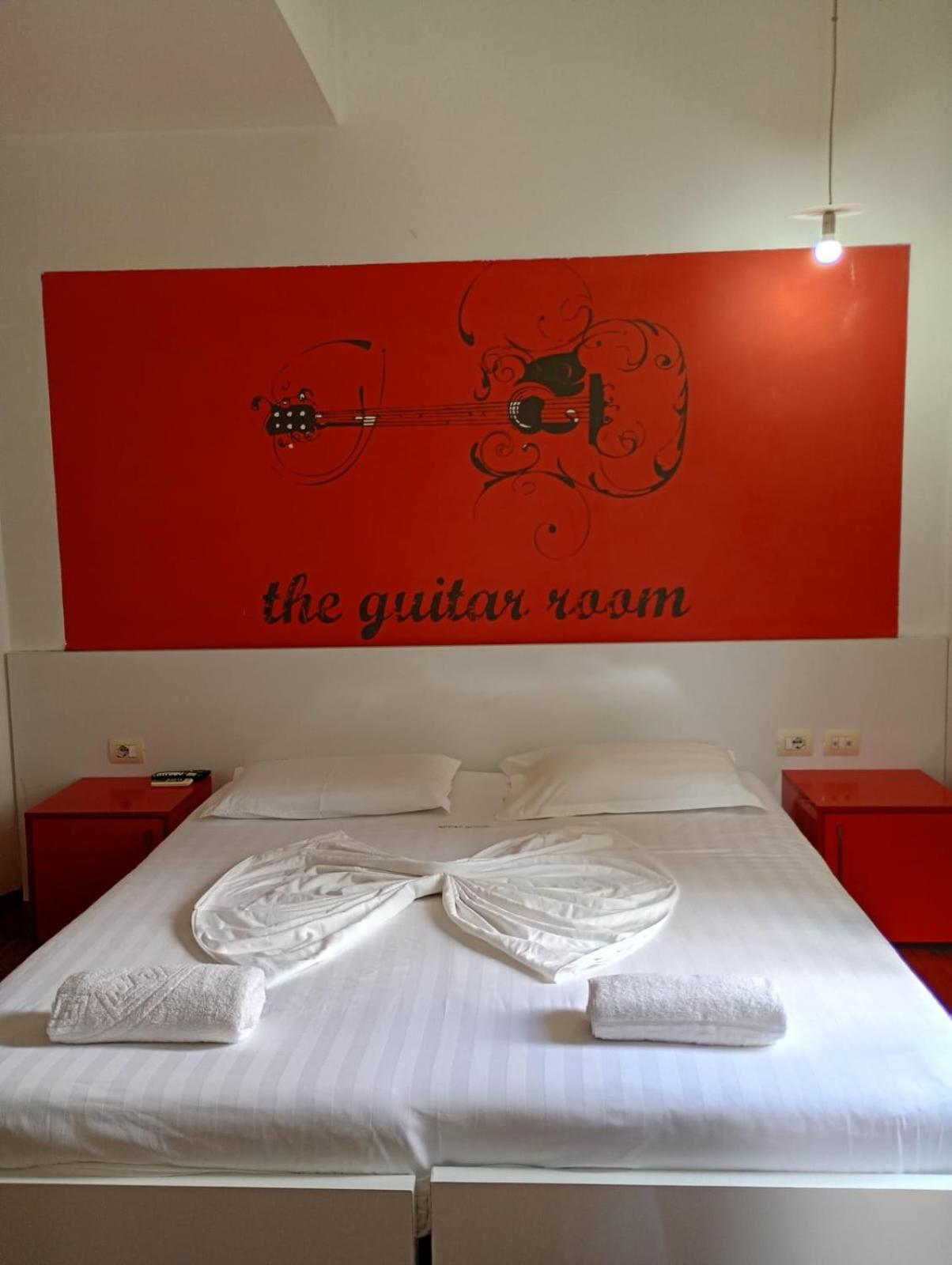 Boutique Artist Hotel ติรานา ภายนอก รูปภาพ