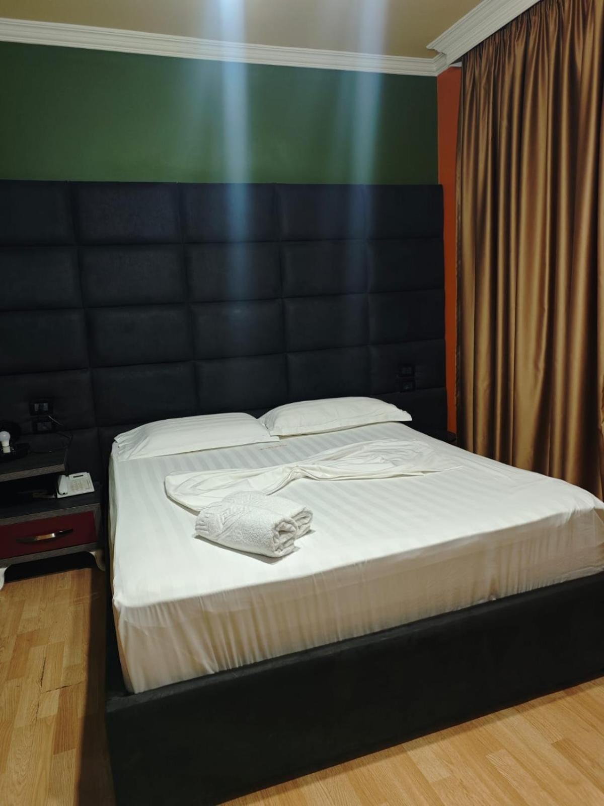 Boutique Artist Hotel ติรานา ภายนอก รูปภาพ