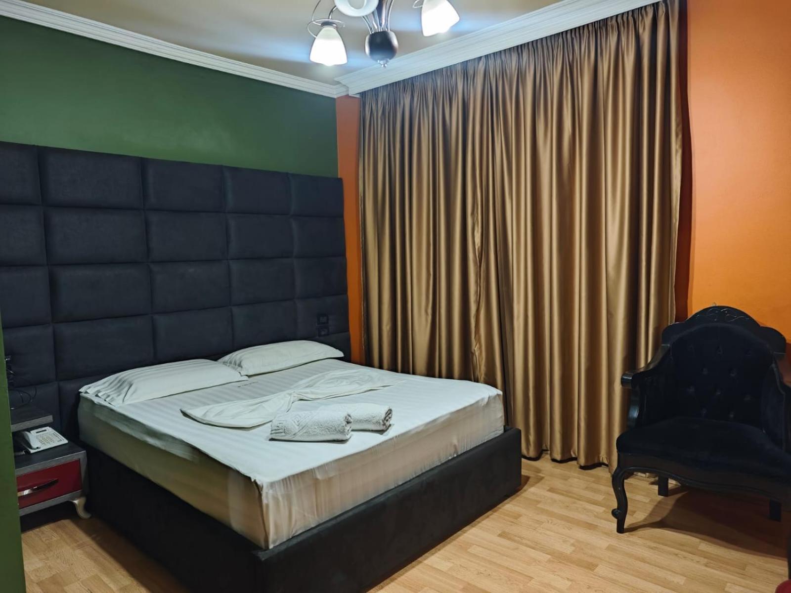 Boutique Artist Hotel ติรานา ภายนอก รูปภาพ