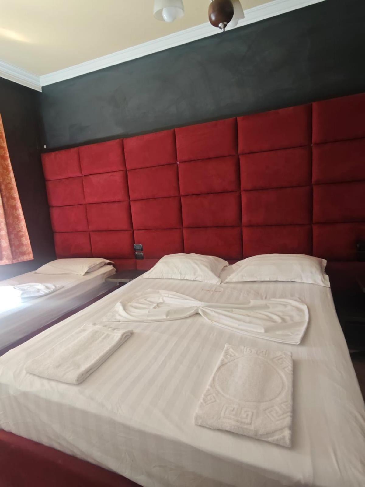 Boutique Artist Hotel ติรานา ภายนอก รูปภาพ
