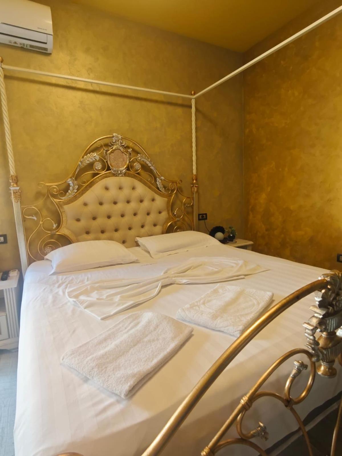 Boutique Artist Hotel ติรานา ภายนอก รูปภาพ